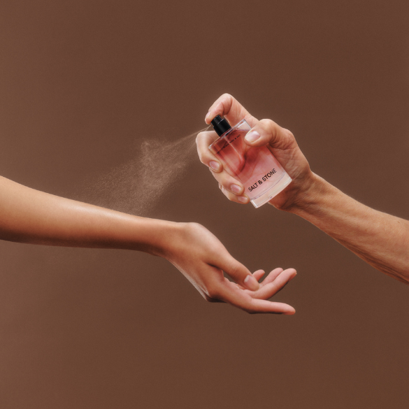 salt-stone-black-rose-oud-body-mist